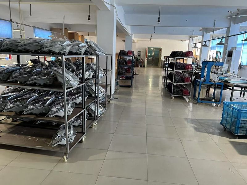 Yimi (Guangzhou) Automotive Parts Co, Ltd linha de produção do fabricante